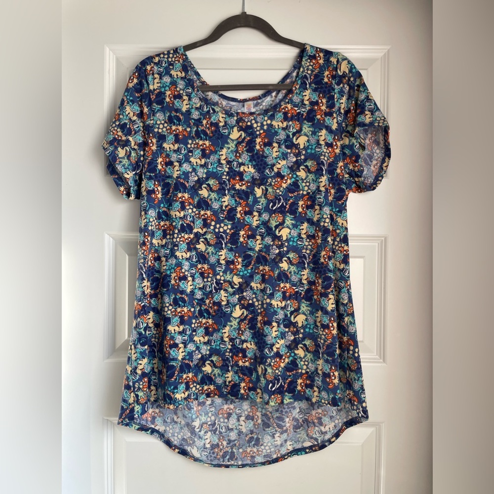 Adorable Minnie Mouse shirt. Size large. Lularoe.